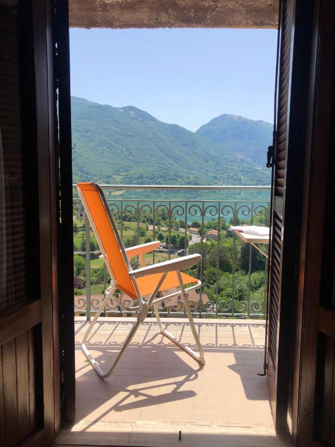 Stanza con terrazzo Vista Lago - Lake View Room with terrace Castel di Tora Esterno foto