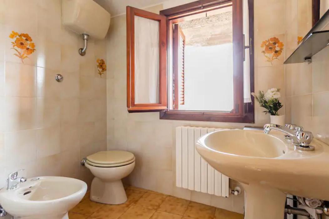 Stanza con terrazzo Vista Lago - Lake View Room with terrace Castel di Tora Esterno foto